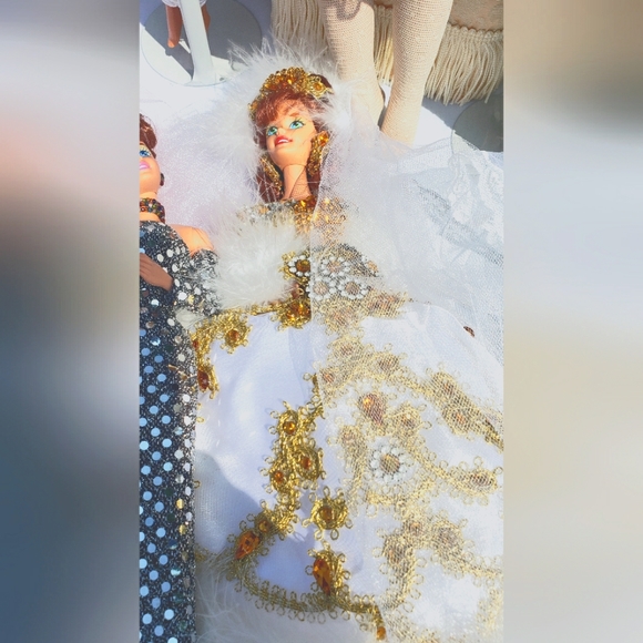 Gorgeous Barbie collectible doll - Picture 2 of 2